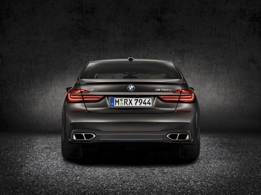  BMW M760Li xDrive (G12) 2016 года  (WW) (фото 15 из 25)